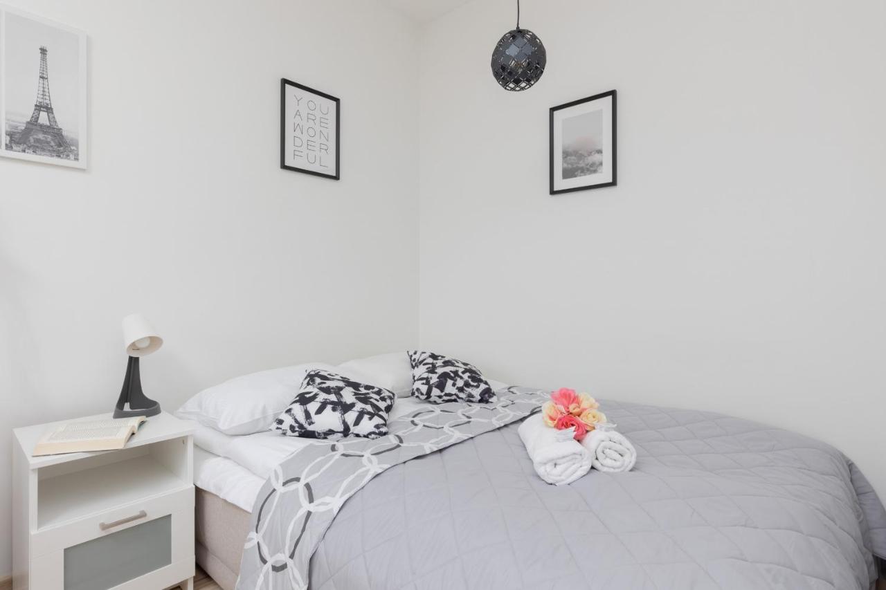 Metro Kabaty Lovely Studio Apartment By Noclegi Renters Варшава Экстерьер фото